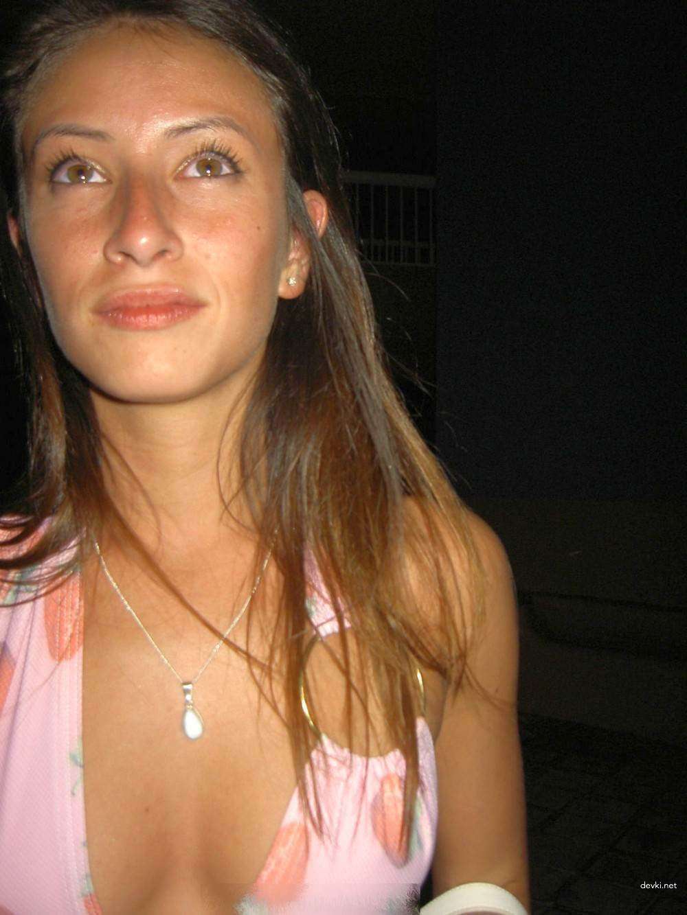 Amateur Girl Shows Off Shaved Pussy in Explicit Photo