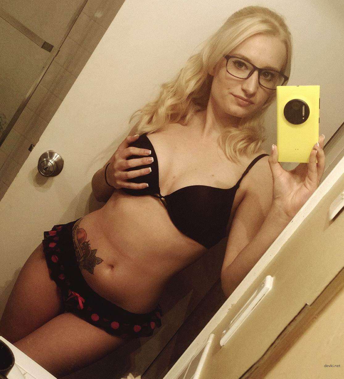 Blonde Amateur Porn Photos: Explicit XXX Pics of Hot Amateur Blonde