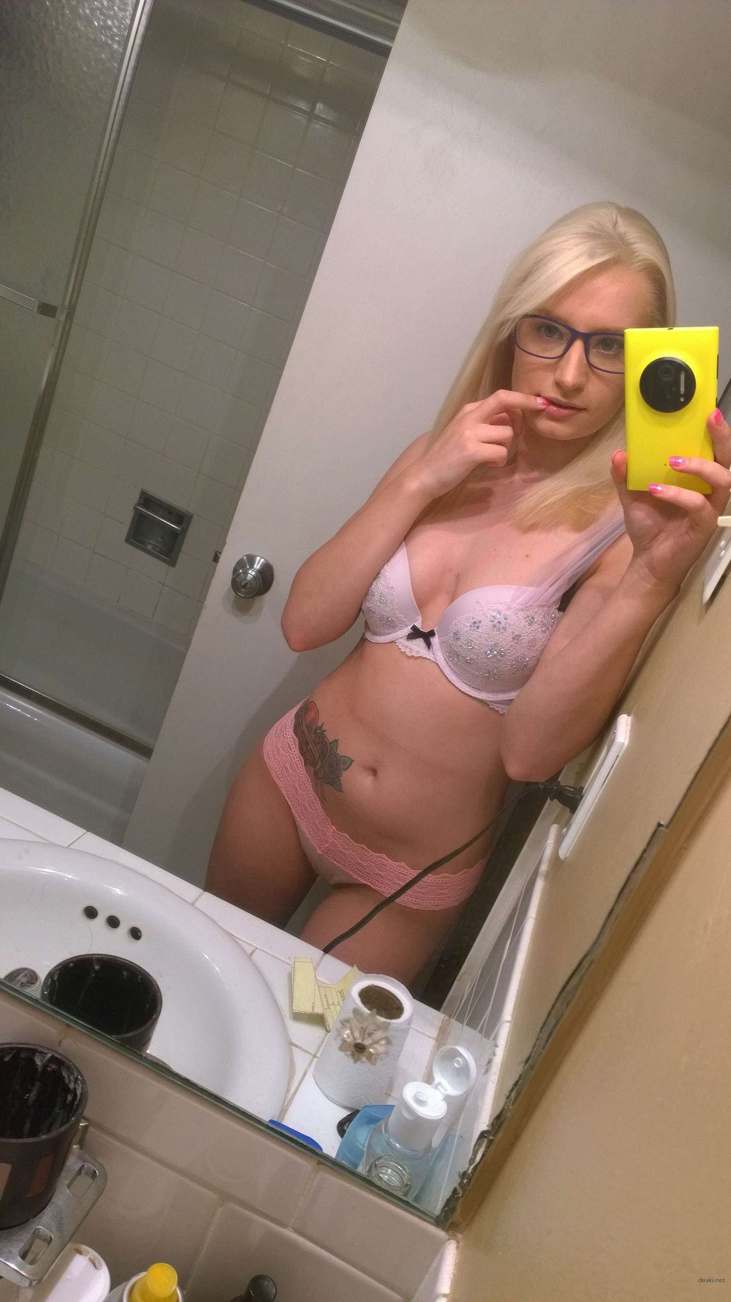 Blonde Amateur Porn Photos: Explicit XXX Pics of Hot Amateur Blonde