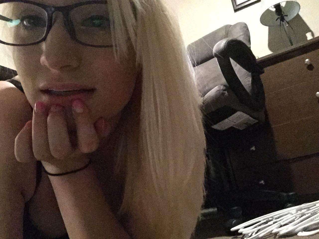 Blonde Amateur Porn Photos: Explicit XXX Pics of Hot Amateur Blonde