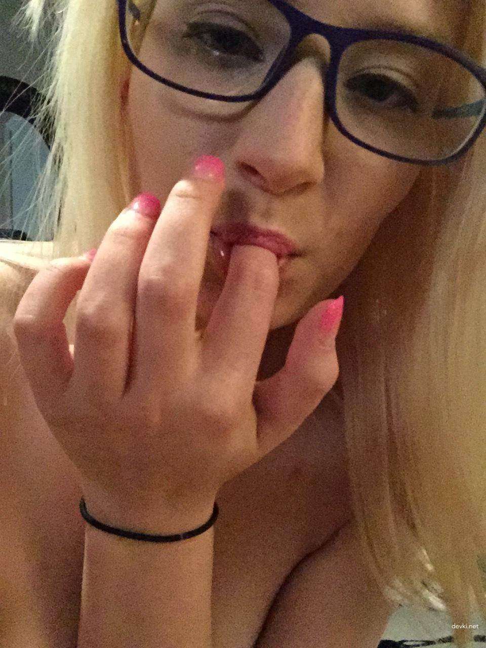 Blonde Amateur Porn Photos: Explicit XXX Pics of Hot Amateur Blonde