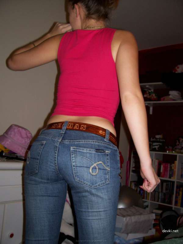 Finger Banging Amateur Pussy: Explicit Photo Shoot for Horny Viewers