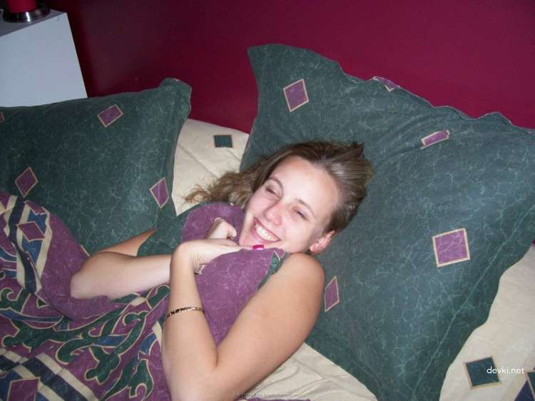 Finger Banging Amateur Pussy: Explicit Photo Shoot for Horny Viewers