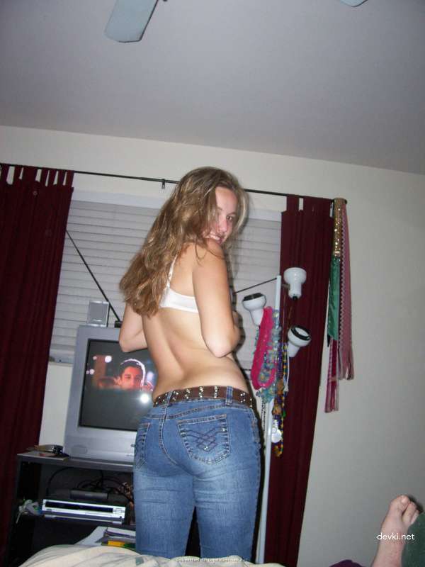 Finger Banging Amateur Pussy: Explicit Photo Shoot for Horny Viewers