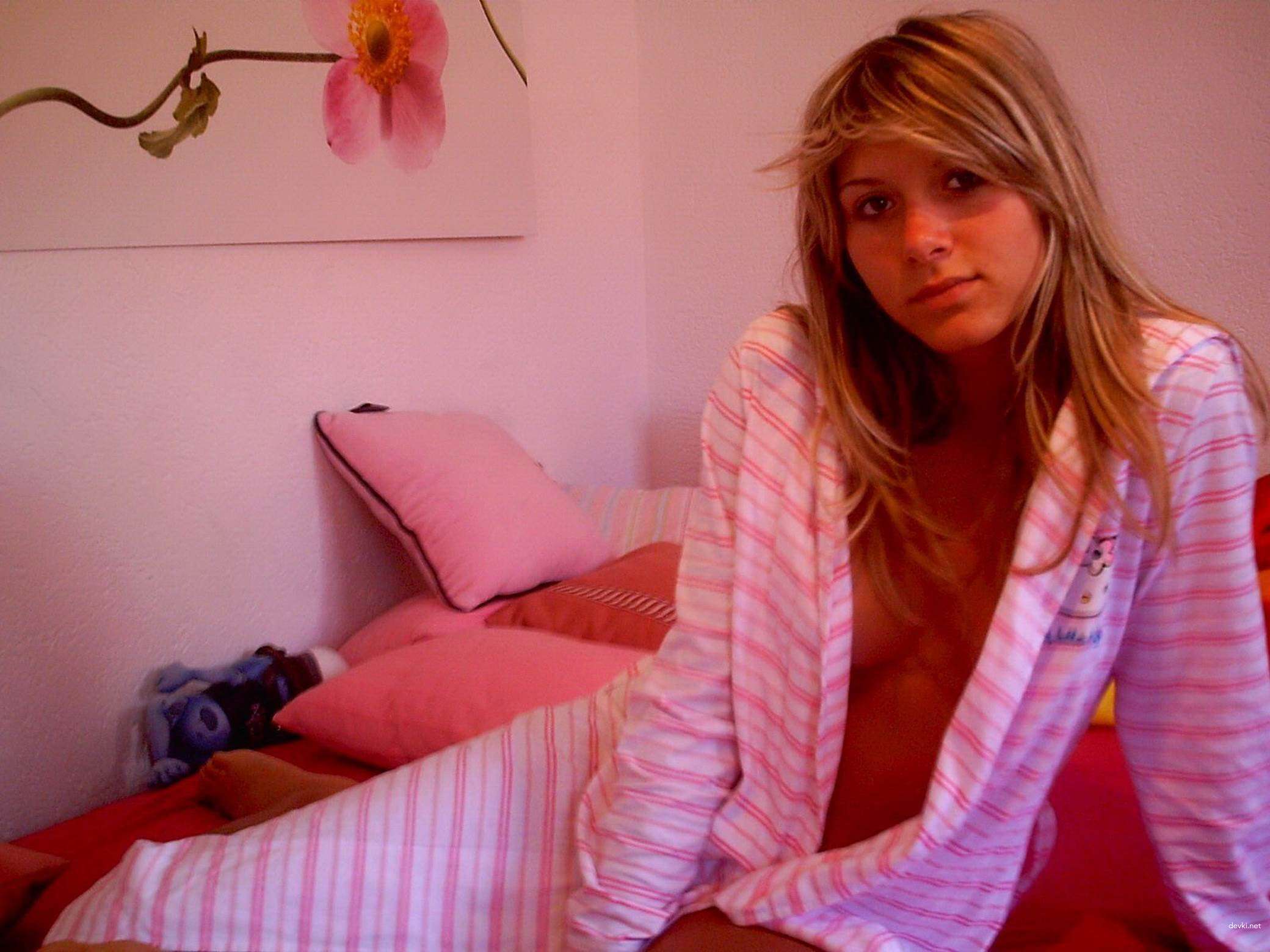 Explicit Amateur Nude Student Private Photo Shoot