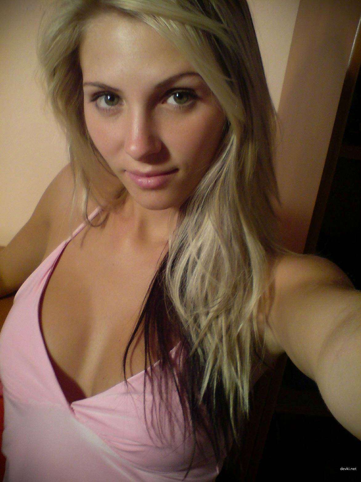 Naked Girl in Shower: Explicit Amateur Nude Photo Shoot