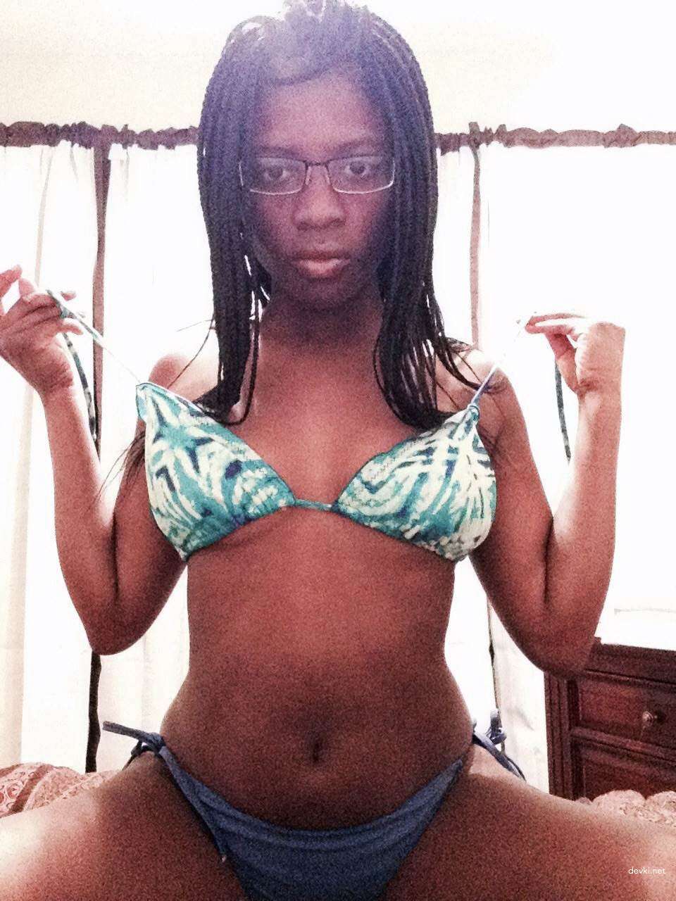 Amateur Babe Captures Her Boobs in Provocative Selfies