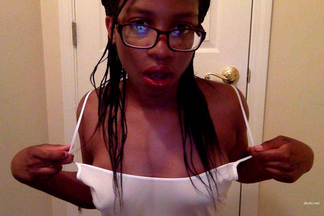Amateur Babe Captures Her Boobs in Provocative Selfies