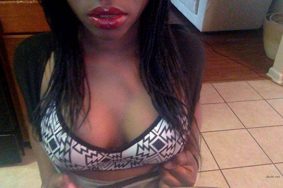 Amateur Babe Captures Her Boobs in Provocative Selfies