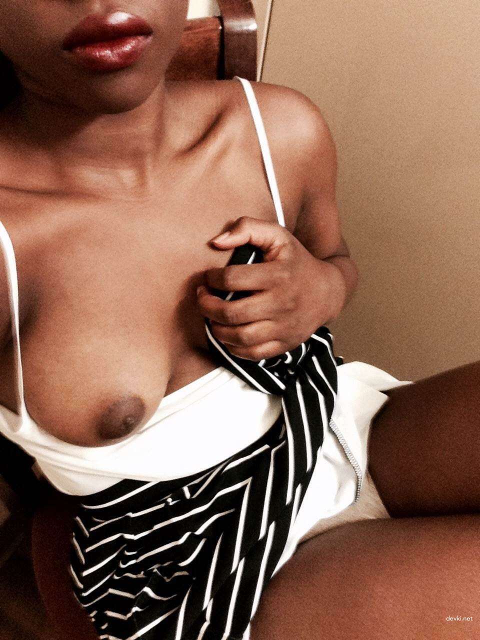 Amateur Babe Captures Her Boobs in Provocative Selfies