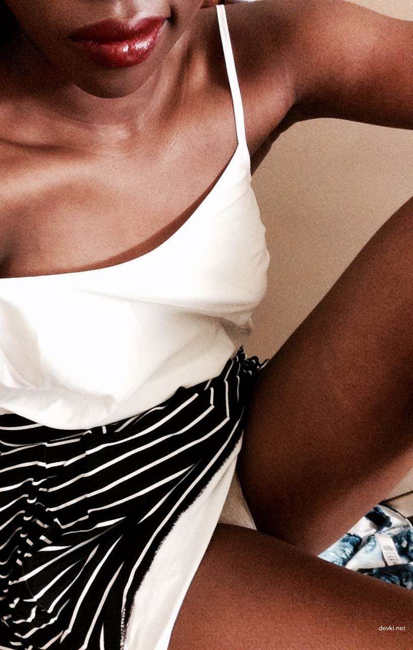 Amateur Babe Captures Her Boobs in Provocative Selfies