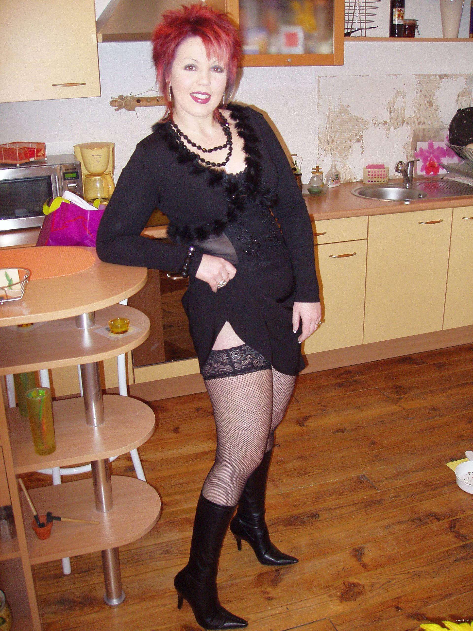 Amateur Woman with Big Ass in Explicit Sex Photos