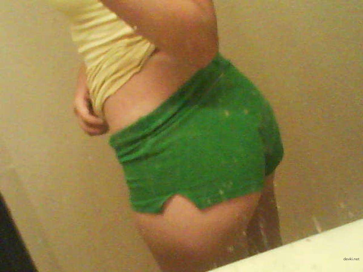 Steamy Bathroom Selfie: Amateur Explicit Photo in the Tub
