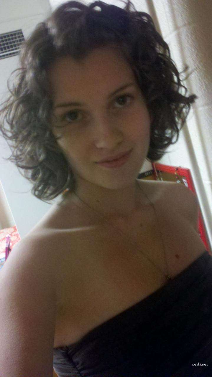 Hot Amateur Girl's Naughty Home Selfie - Explicit Young Woman Self Portrait