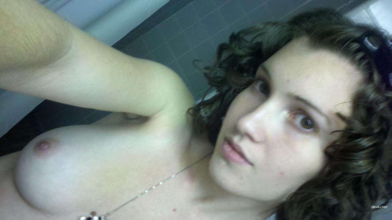 Hot Amateur Girl's Naughty Home Selfie - Explicit Young Woman Self Portrait