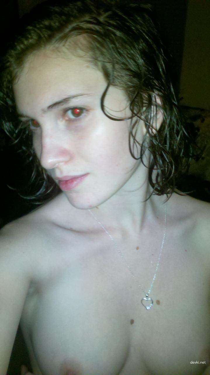 Hot Amateur Girl's Naughty Home Selfie - Explicit Young Woman Self Portrait