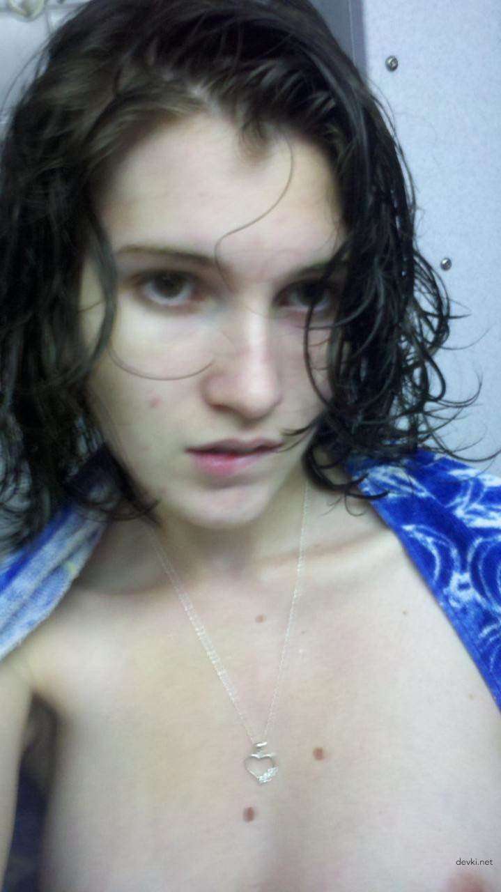 Hot Amateur Girl's Naughty Home Selfie - Explicit Young Woman Self Portrait