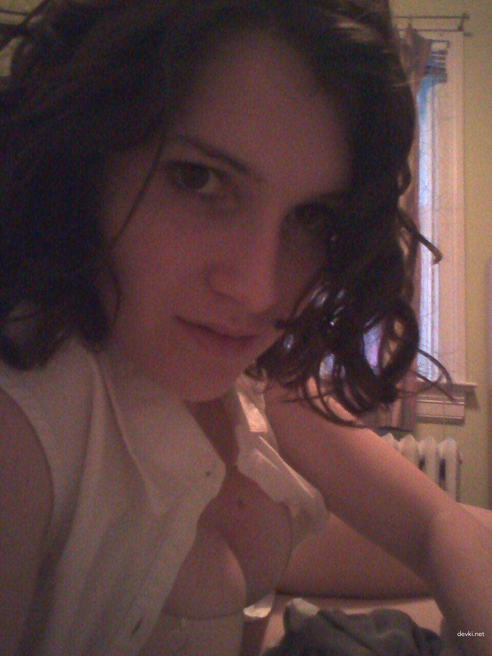 Hot Amateur Girl's Naughty Home Selfie - Explicit Young Woman Self Portrait