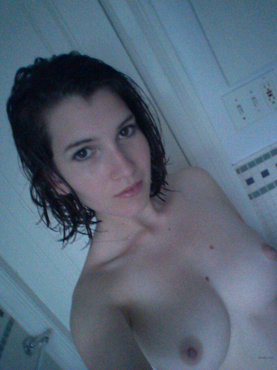 Hot Amateur Girl's Naughty Home Selfie - Explicit Young Woman Self Portrait
