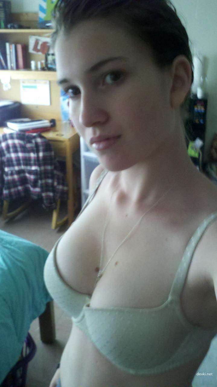 Hot Amateur Girl's Naughty Home Selfie - Explicit Young Woman Self Portrait
