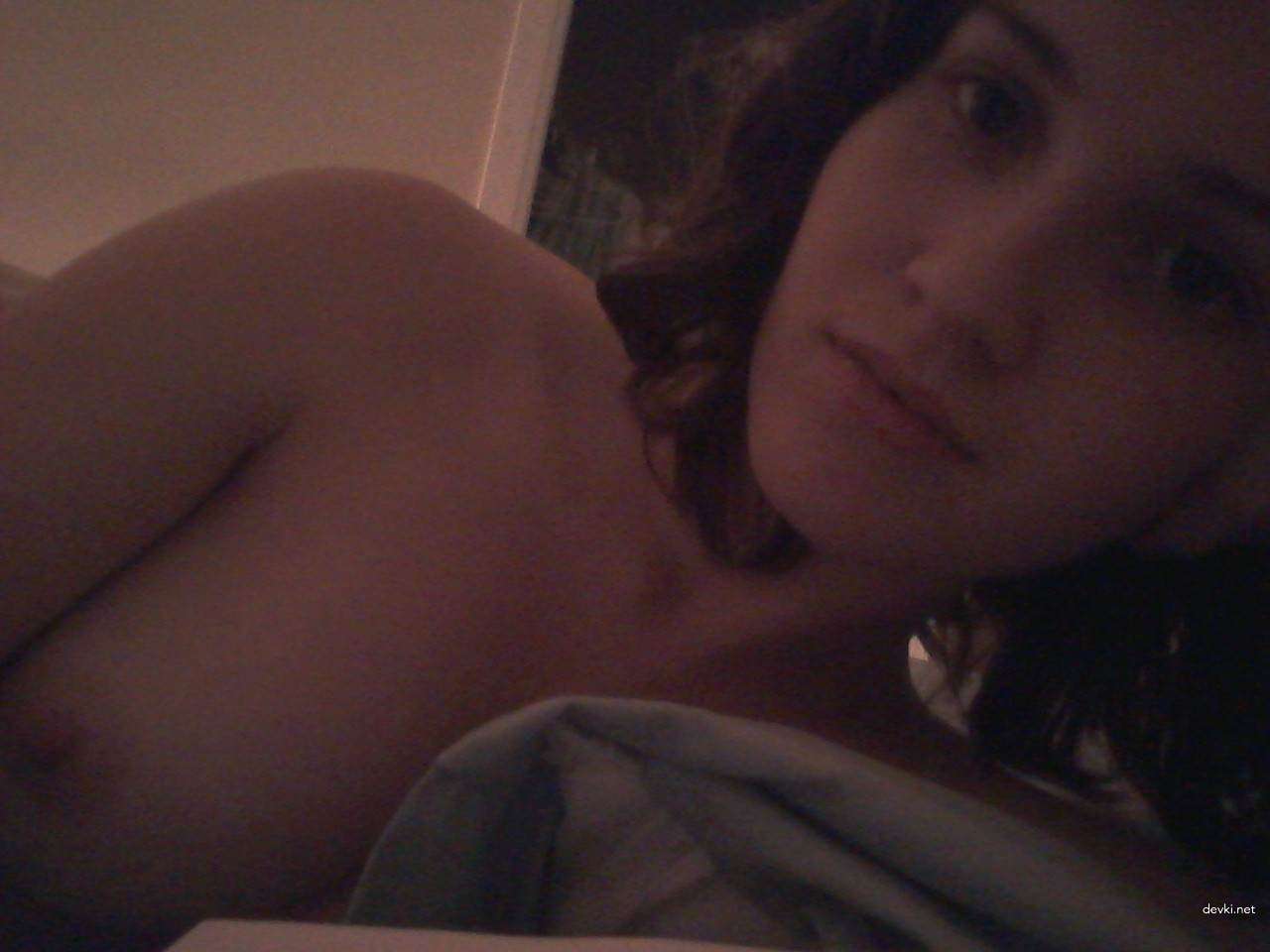 Hot Amateur Girl's Naughty Home Selfie - Explicit Young Woman Self Portrait