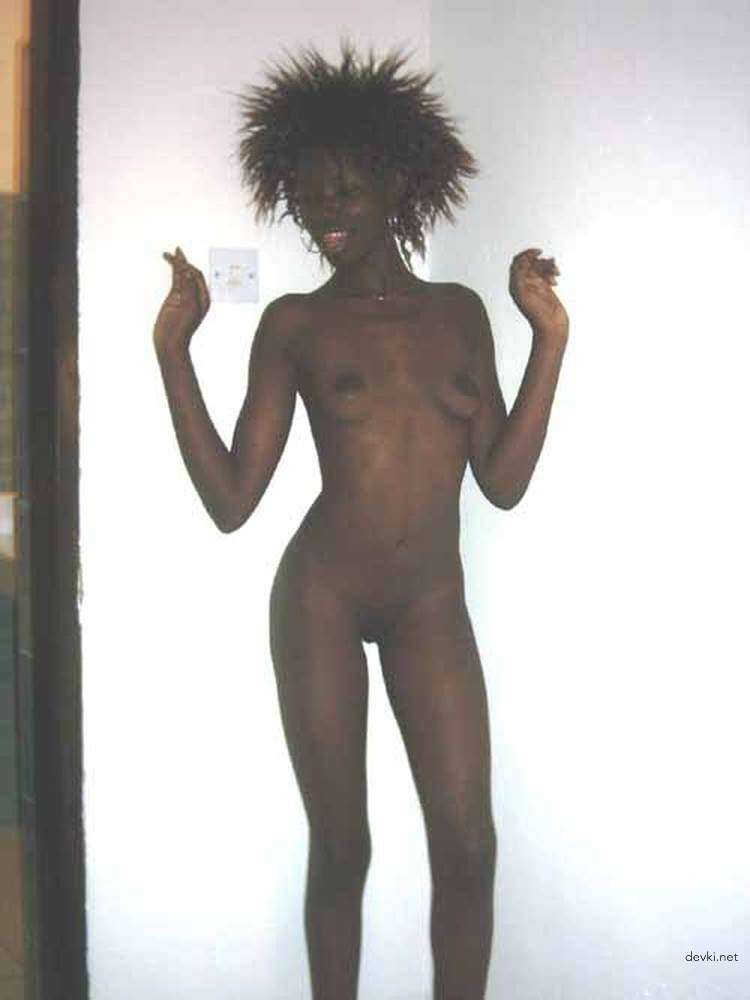 Slim Black Woman Nude: Amateur Photo of Naked Ebony Girl