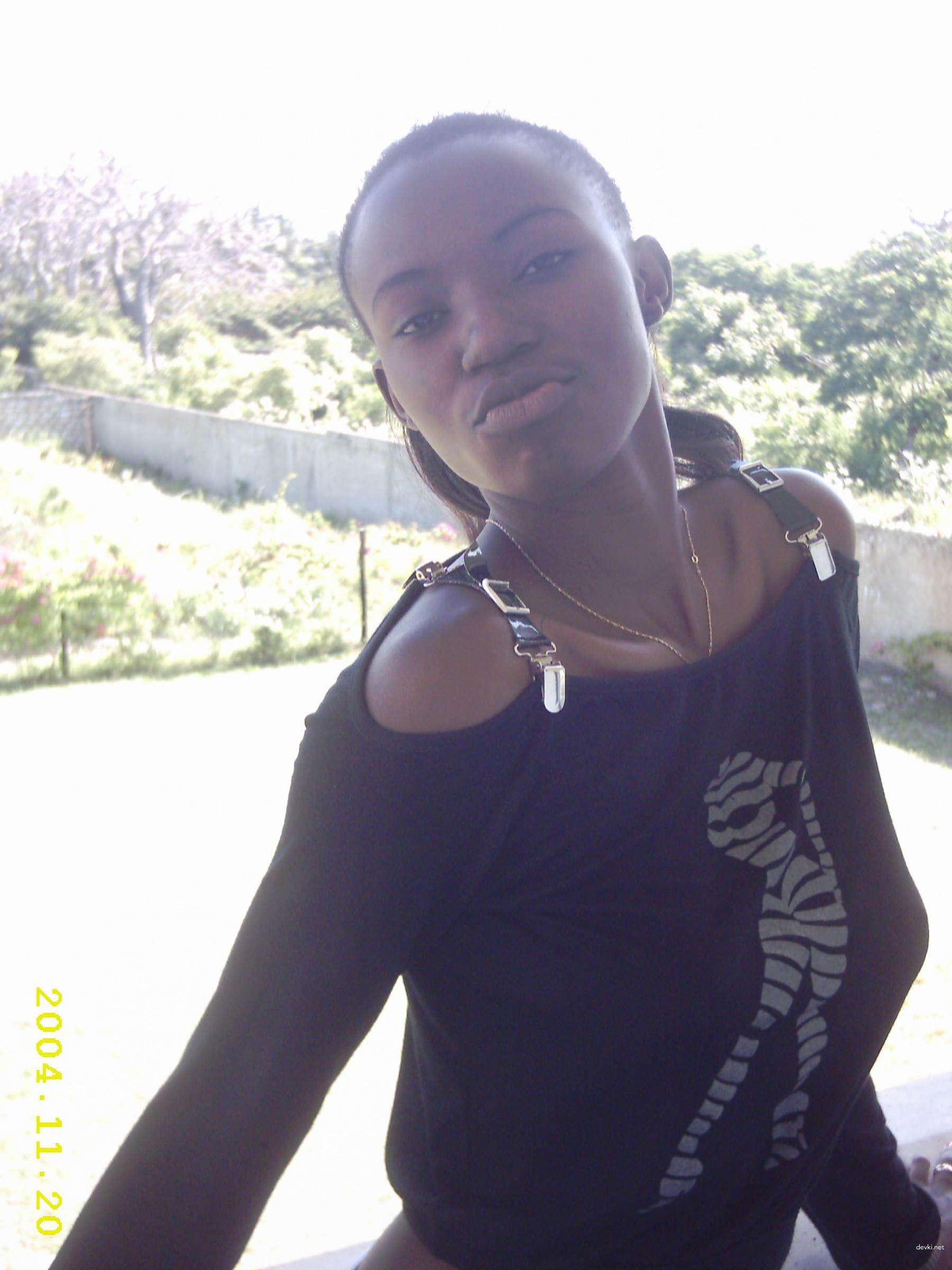 Slim Black Woman Nude: Amateur Photo of Naked Ebony Girl