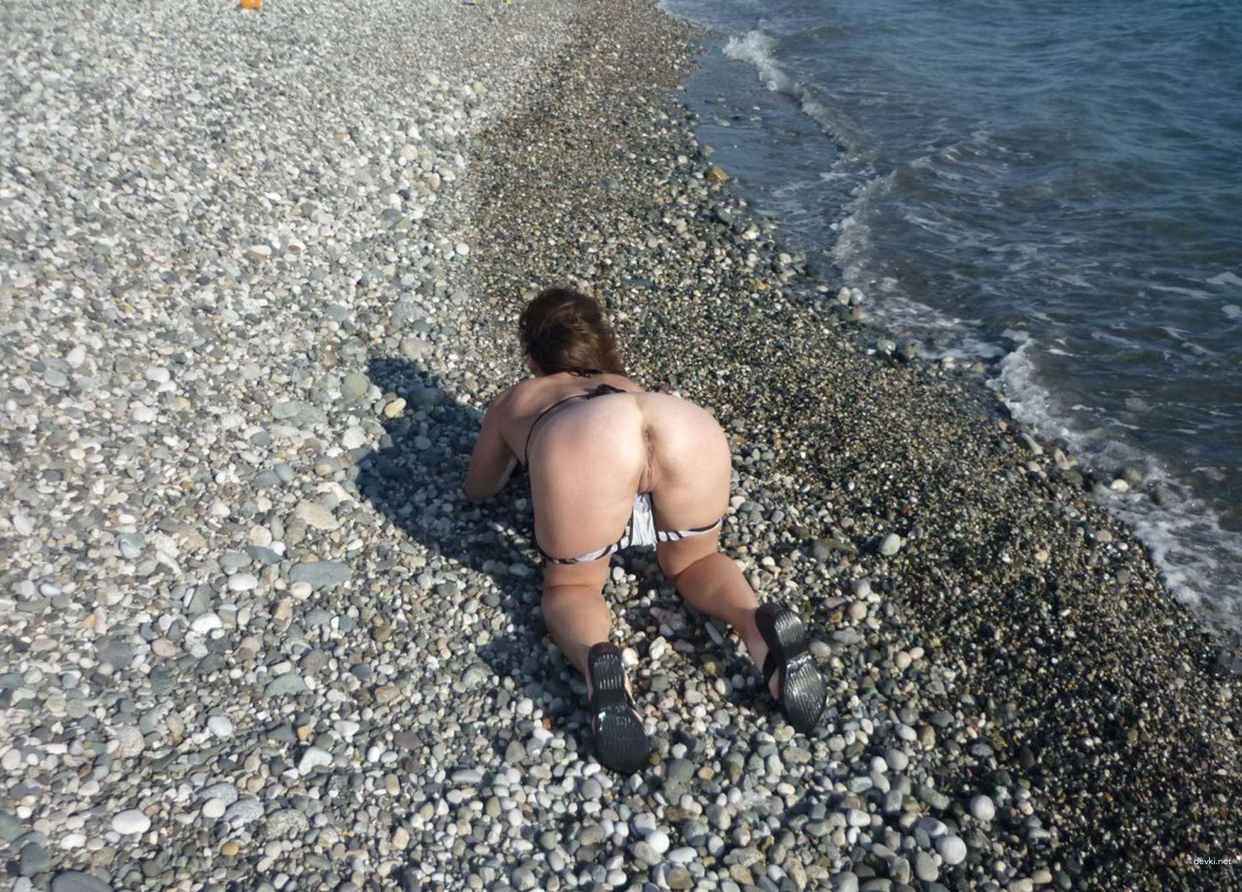 Amateur Porn Pic: Woman with Stretched Ass - Explicit Anal Play