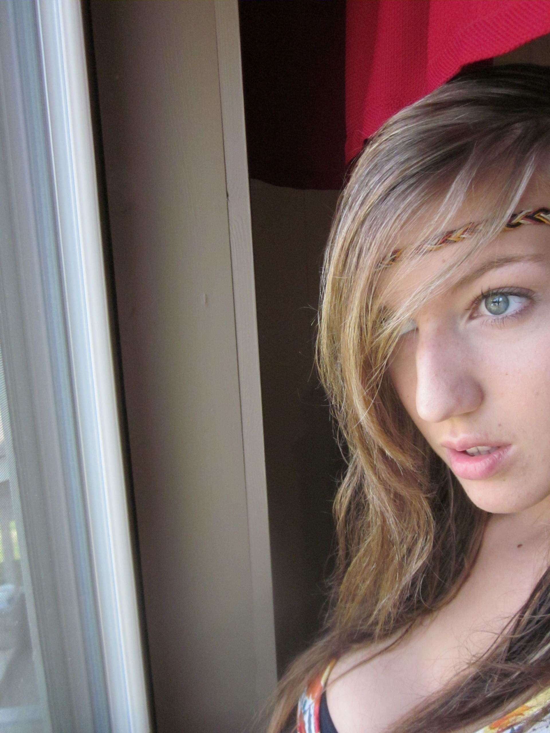 Hardcore Amateur Porn: Big Cock Deep Inside Hot Schoolgirl