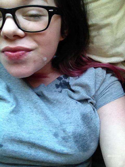 Curvy babe sucks dick in amateur porn pic