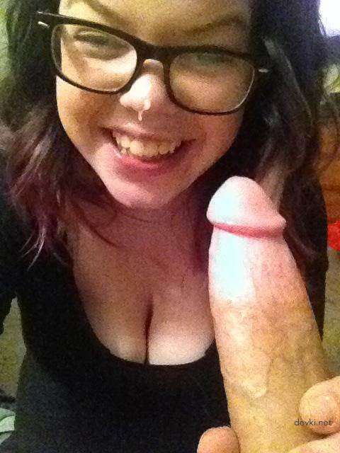 Curvy babe sucks dick in amateur porn pic