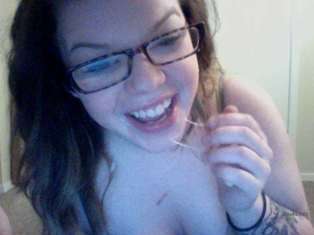 Curvy babe sucks dick in amateur porn pic