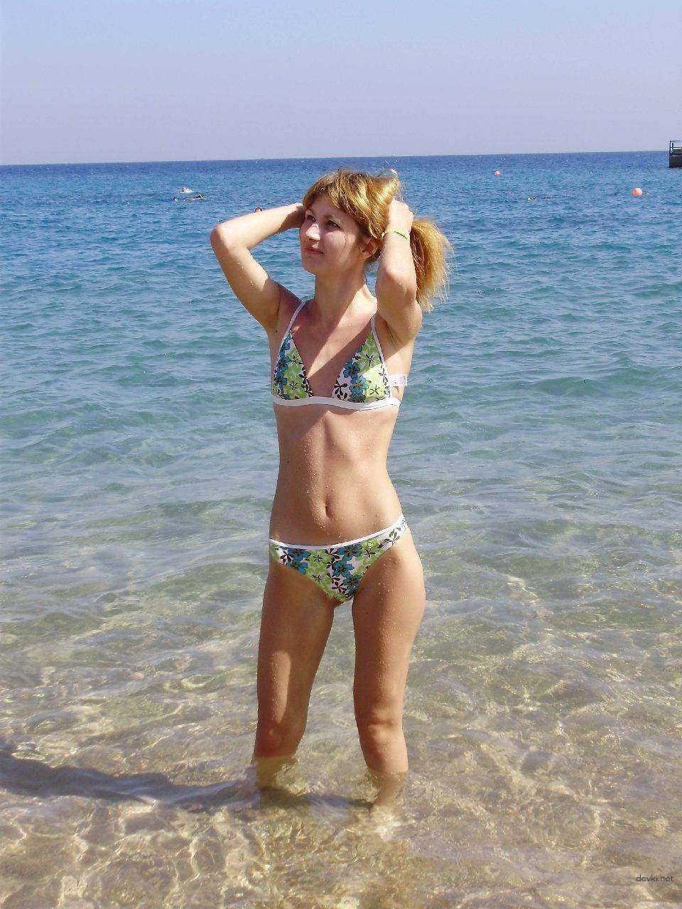 Private Nude Beach Photo of Amateur Girl: XXX Explicit Vacation Snapshot