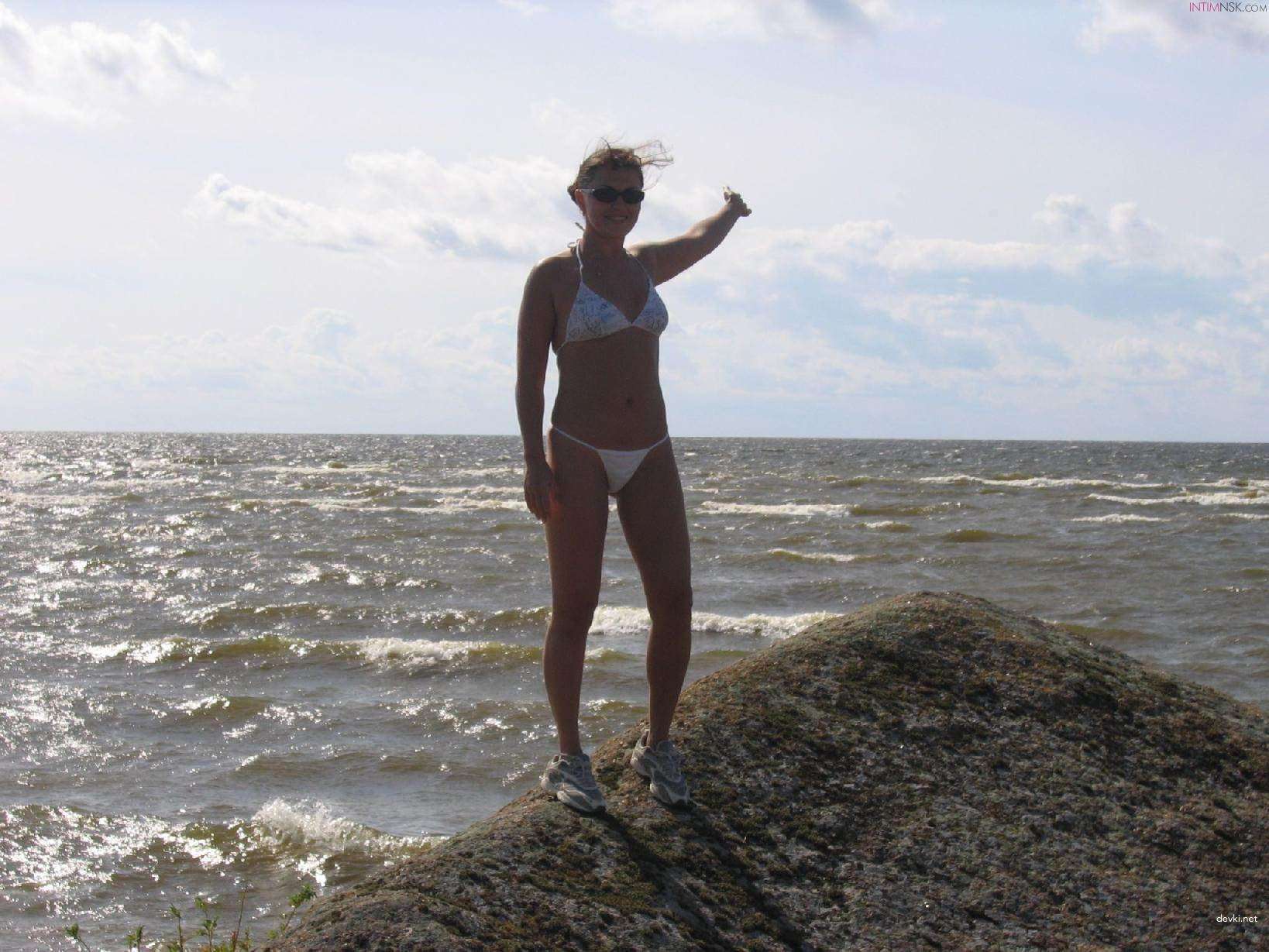 Curvy Amateur MILF's Explicit Homemade Porn Pics