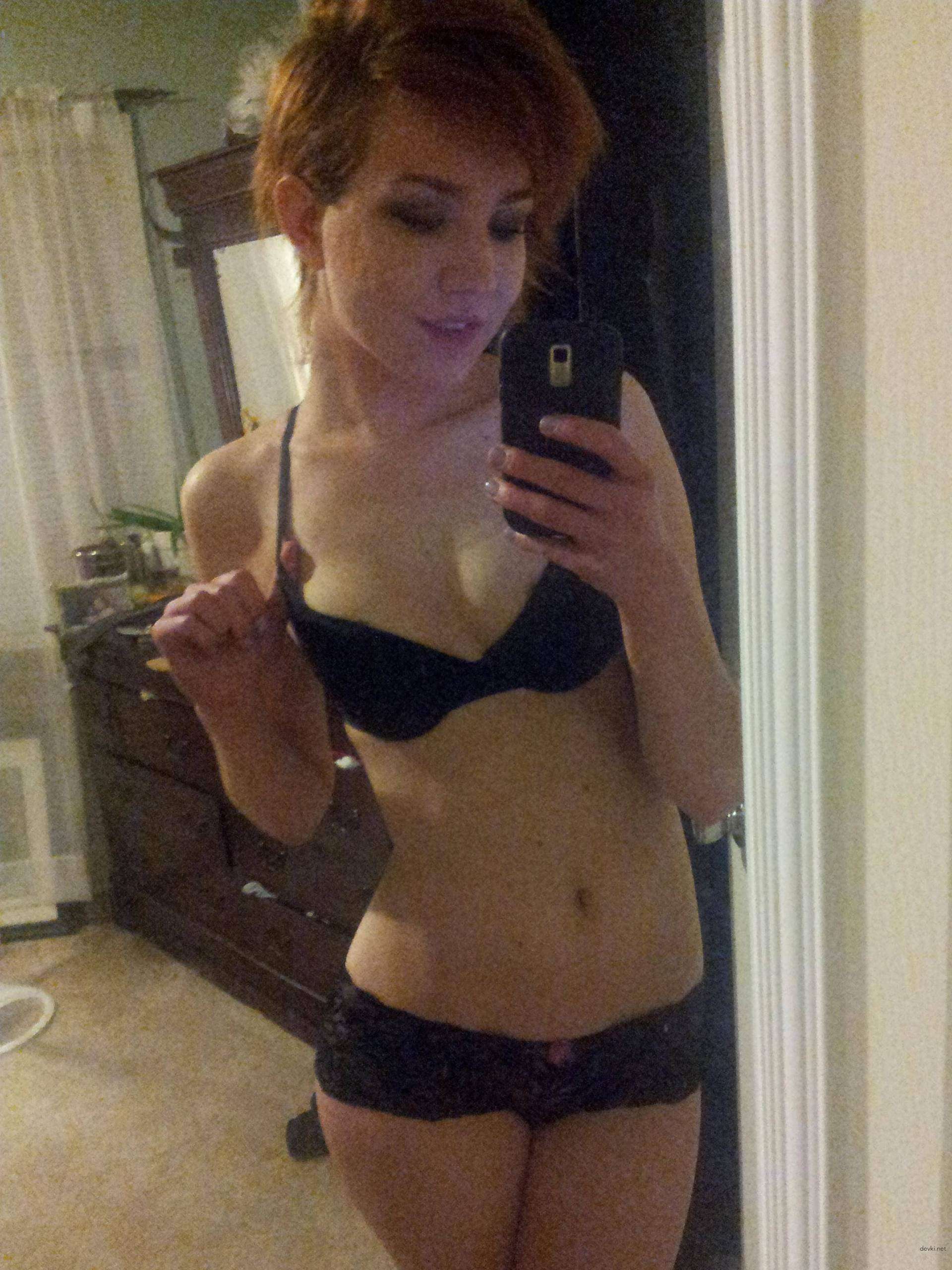 Explicit Amateur Erotic Photos of Cute Girl in Private Pictures
