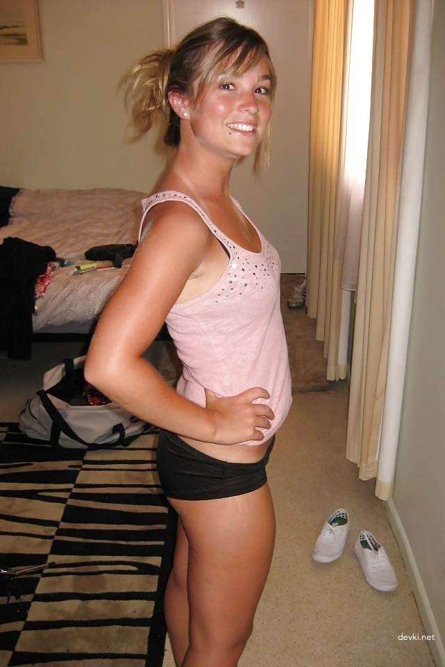 Private amateur porn photo of girl with huge ass - explicit homemade content