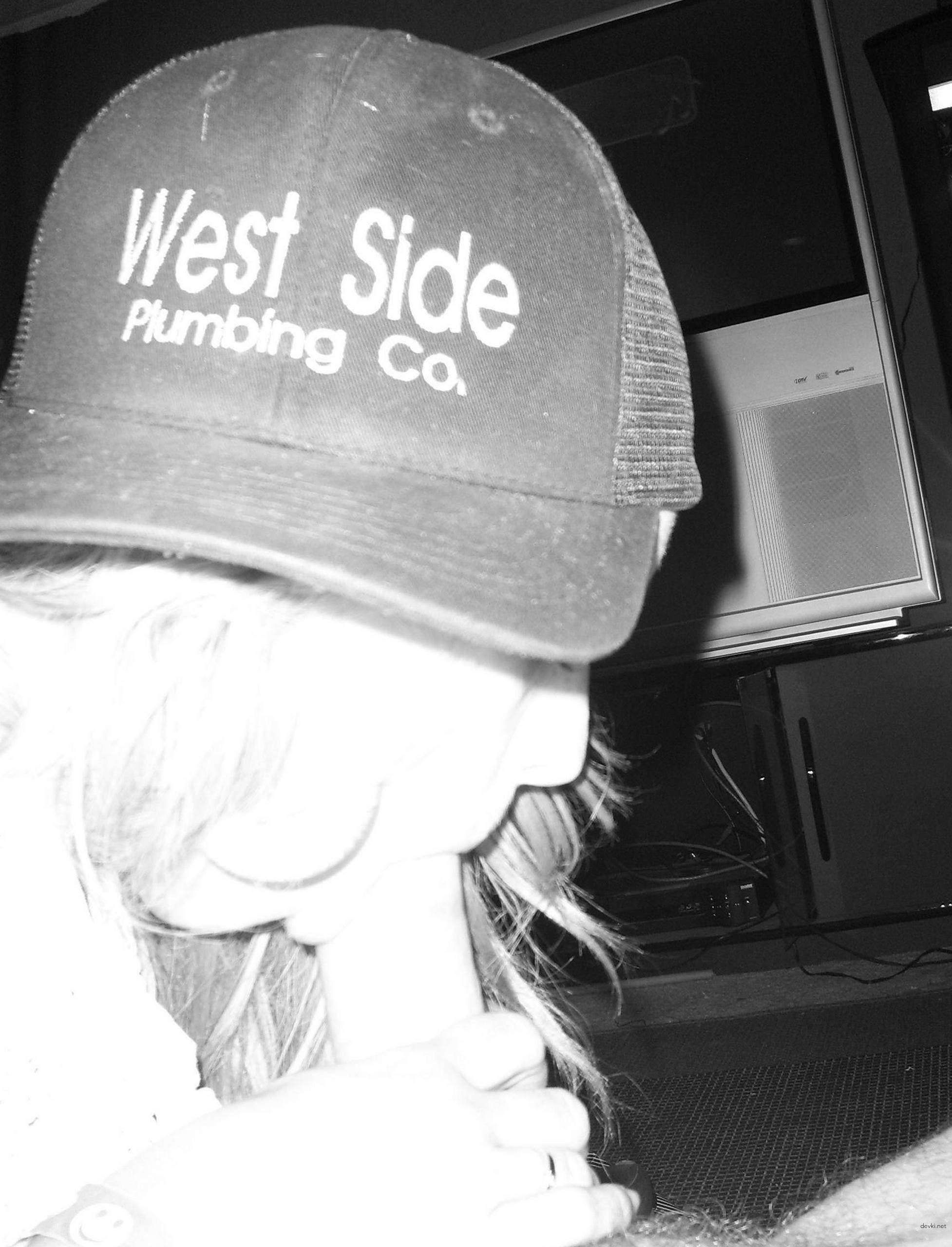 Young wife sucks dick in amateur porn photo