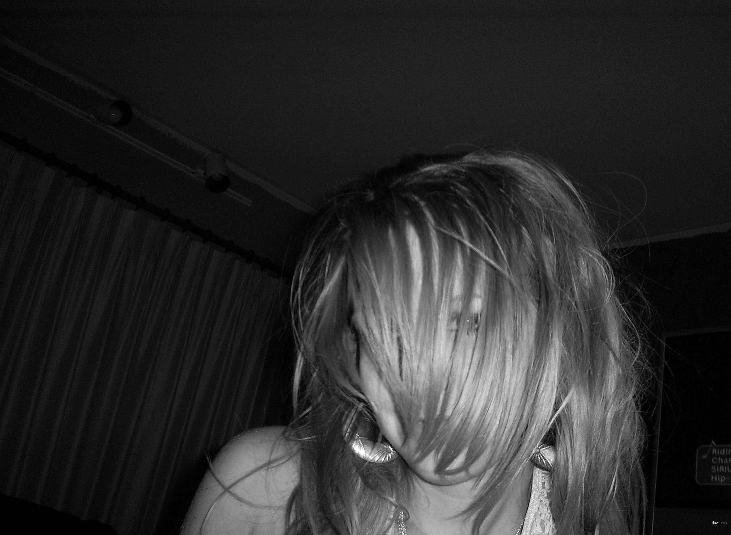 Young wife sucks dick in amateur porn photo