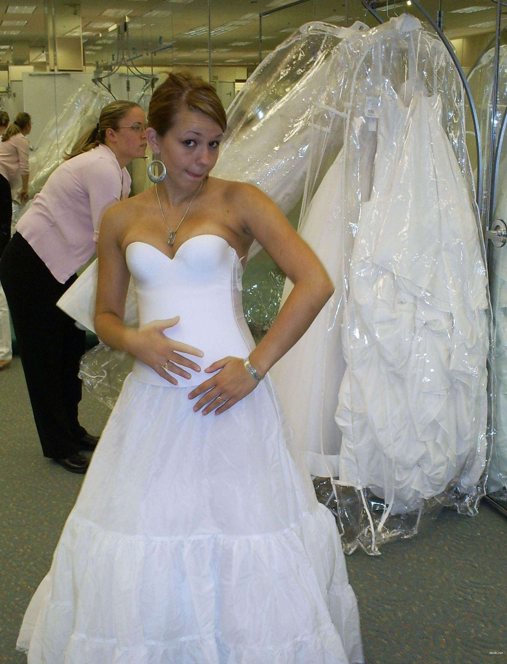 Young wife sucks dick in amateur porn photo