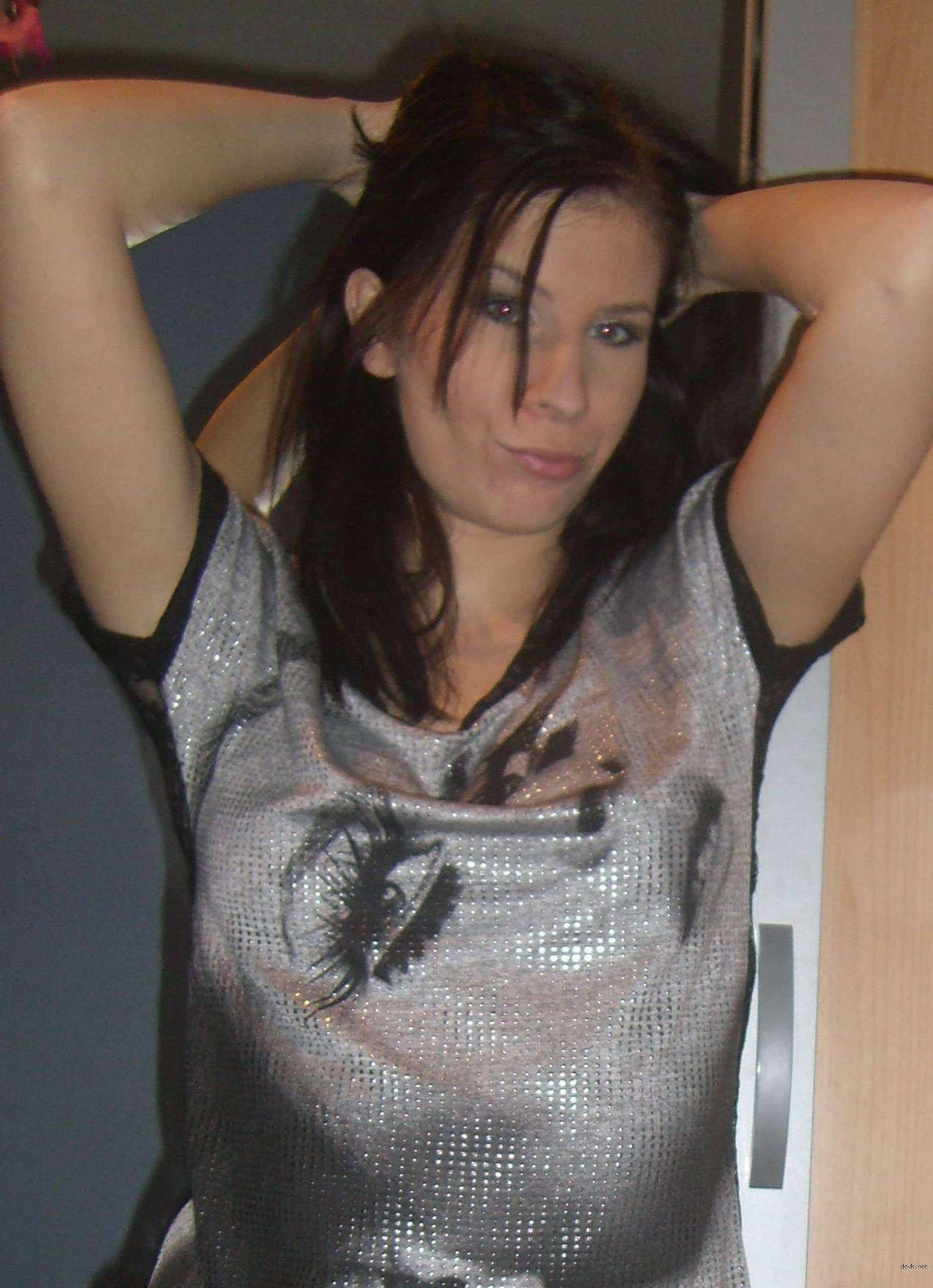 Seductive Amateur Woman in Explicit Porn Photos - Hot and Naughty!