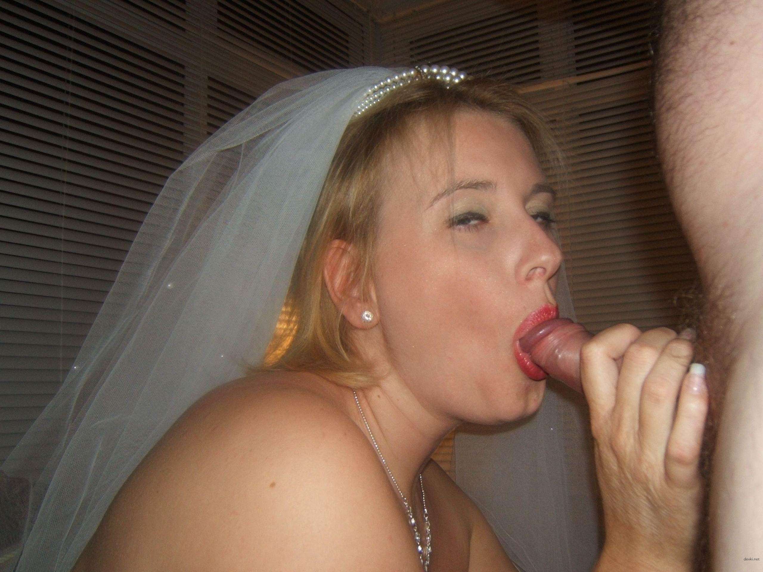 Hot MILF Amateur Porn: Naughty Mommy's Explicit Homemade Sex Pics