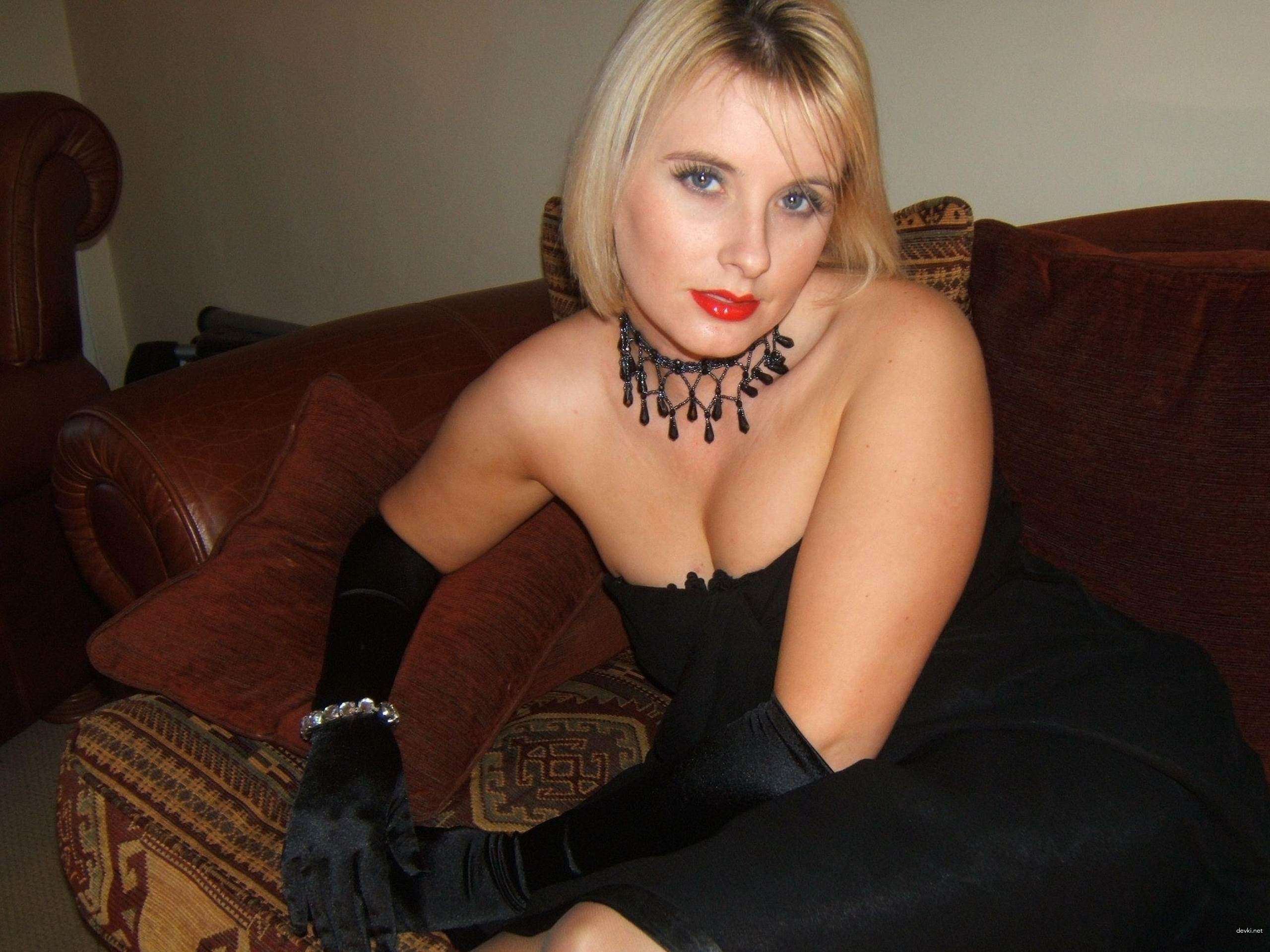 Hot MILF Amateur Porn: Naughty Mommy's Explicit Homemade Sex Pics