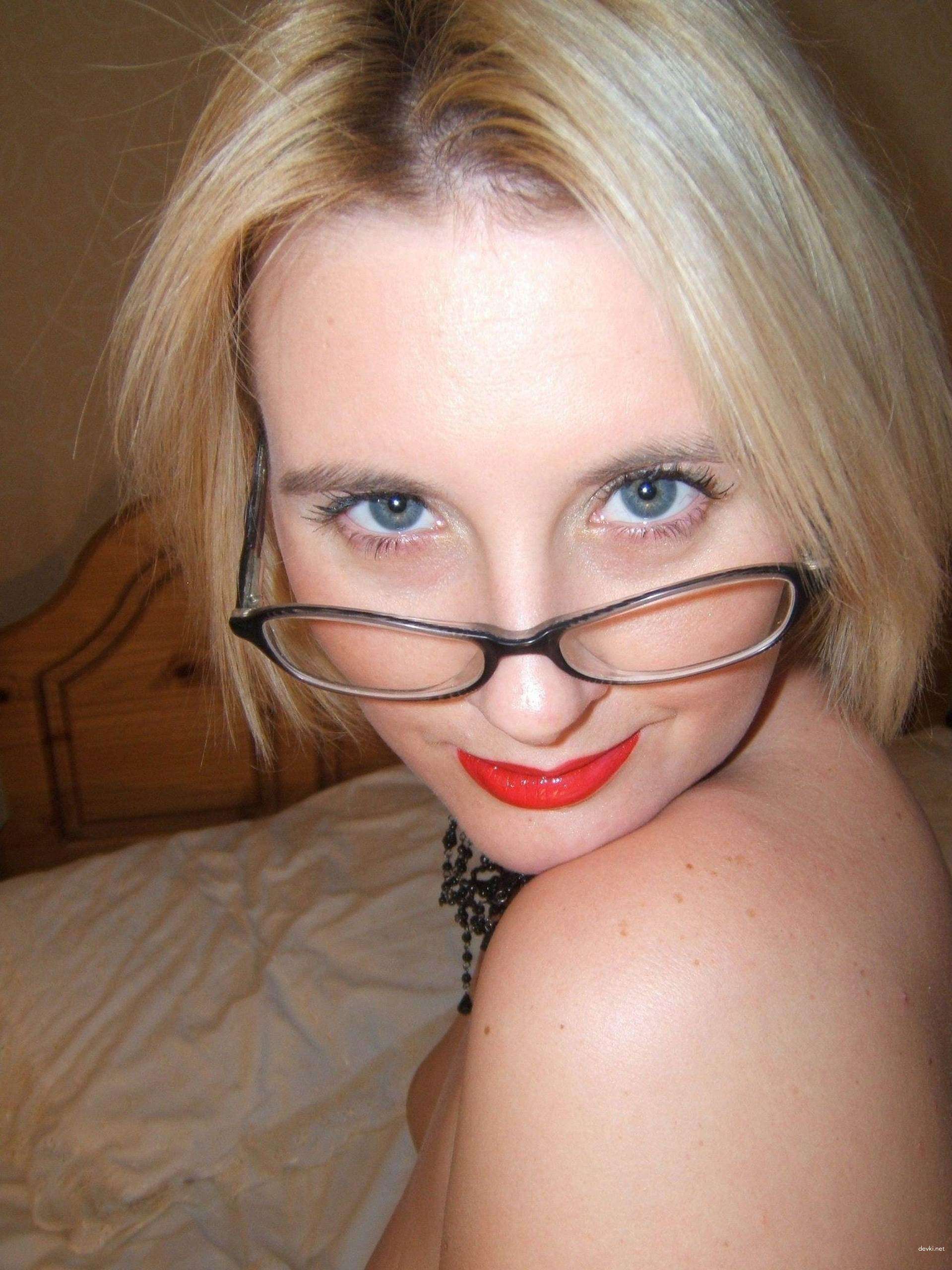 Hot MILF Amateur Porn: Naughty Mommy's Explicit Homemade Sex Pics