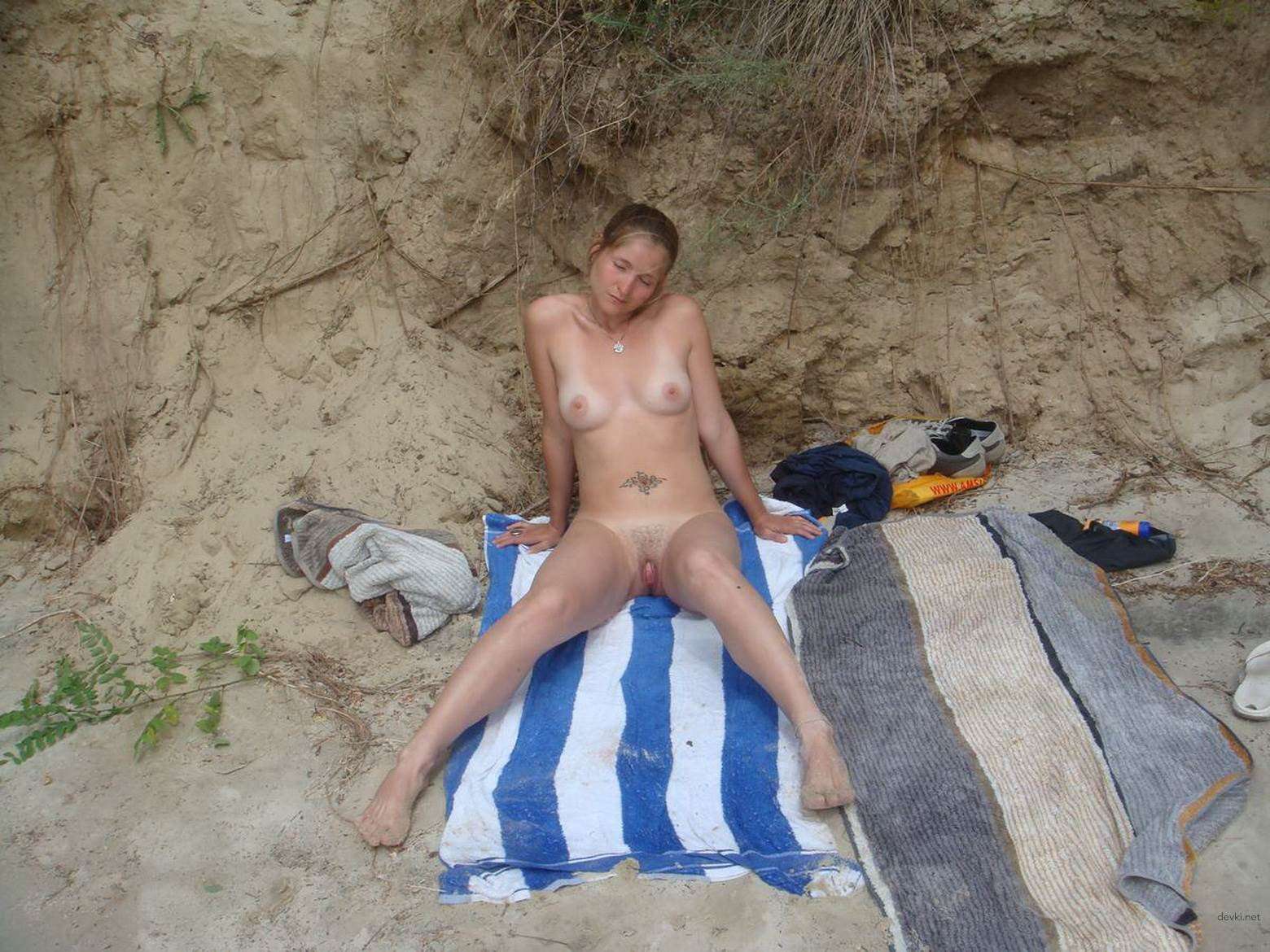 Explicit Nude Nudist Amateur Porn Photos - Private Naked Girl Pics