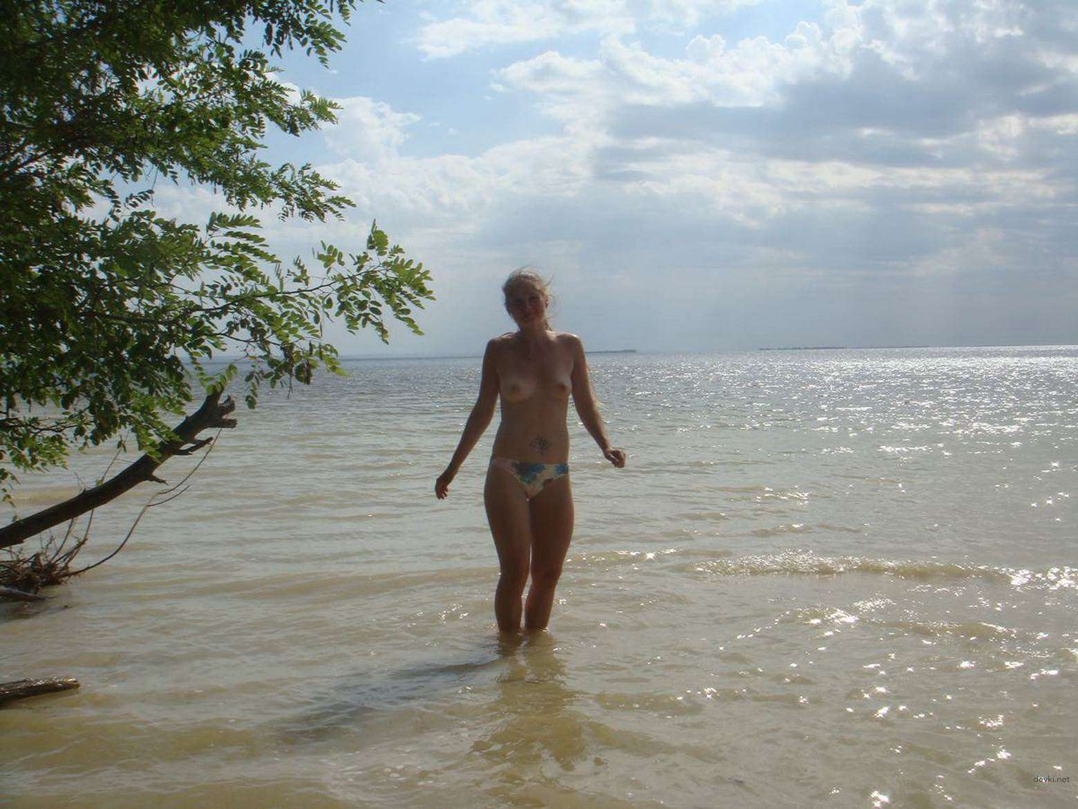 Explicit Nude Nudist Amateur Porn Photos - Private Naked Girl Pics