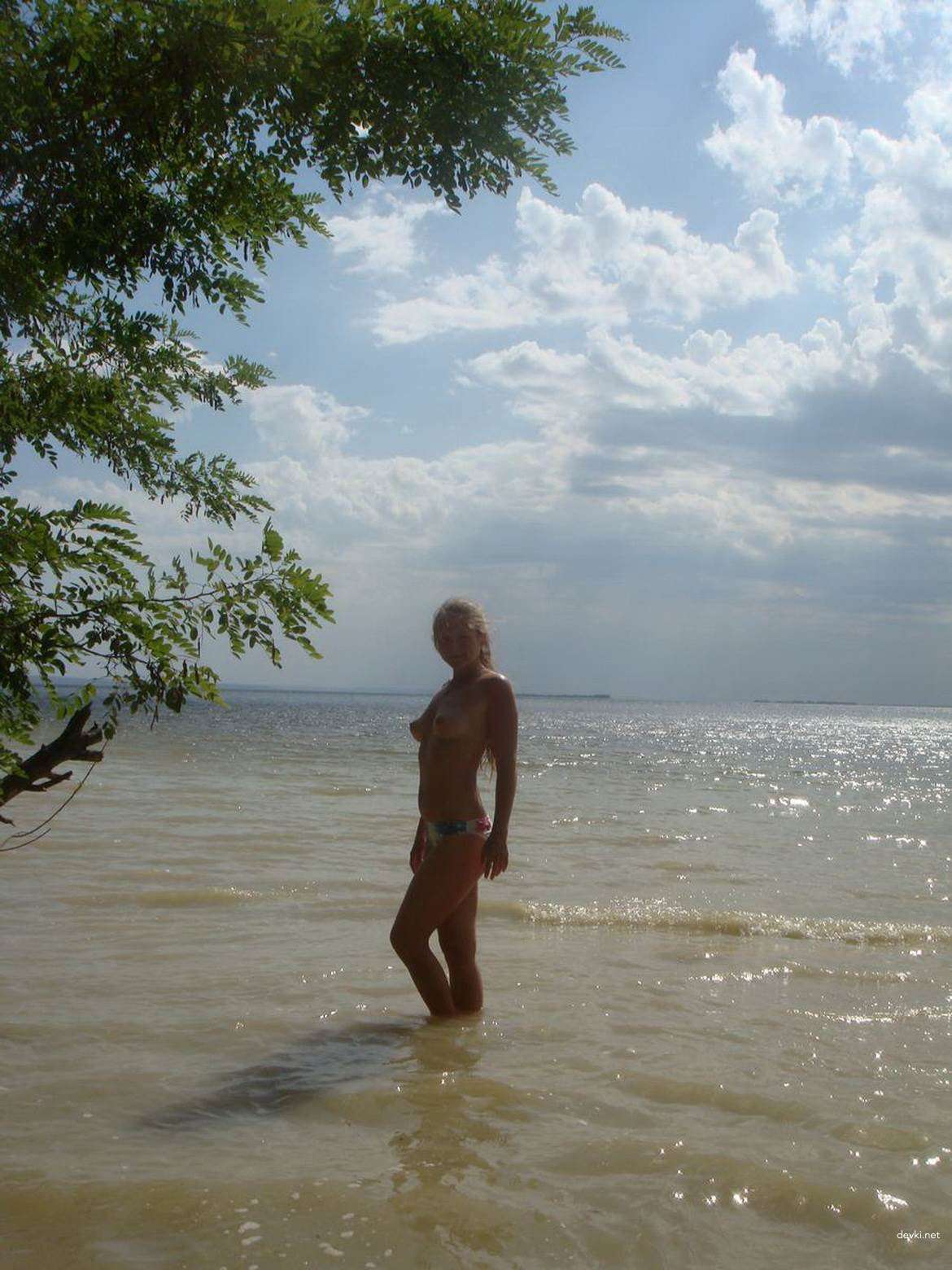 Explicit Nude Nudist Amateur Porn Photos - Private Naked Girl Pics