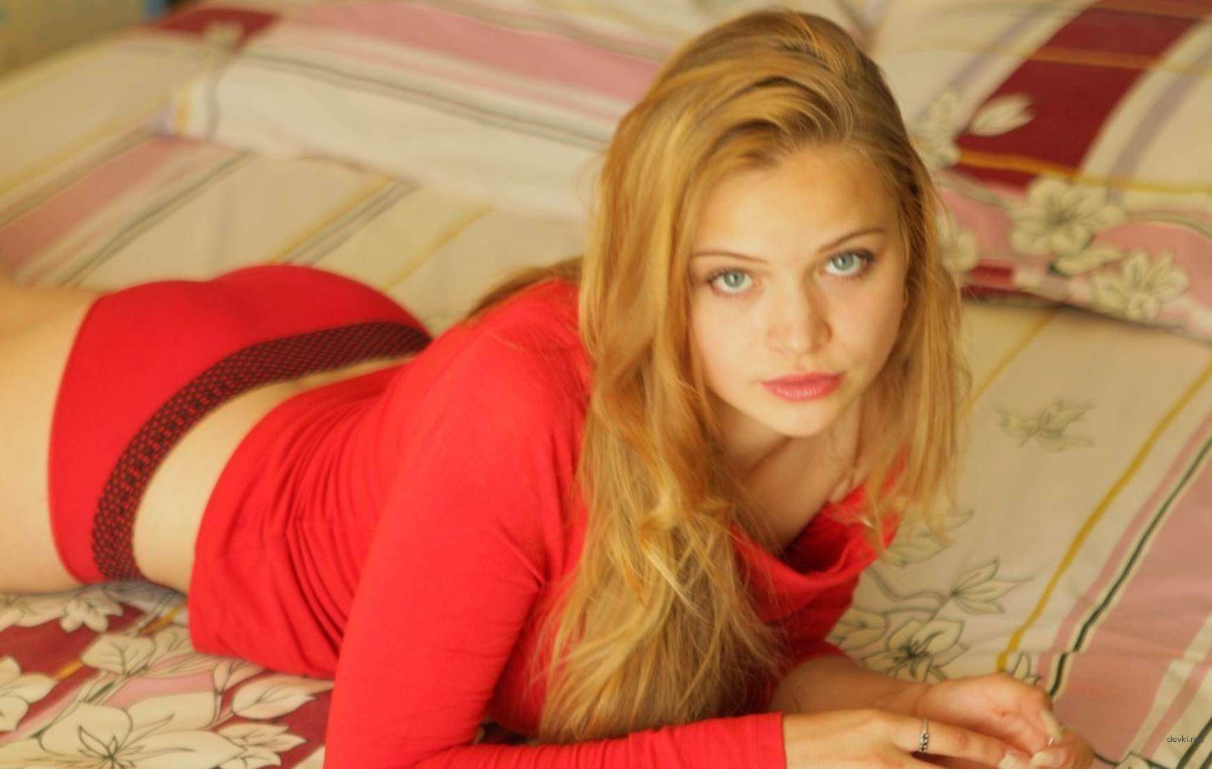 Blonde Amateur Porn Pics: Explicit XXX Photos of Sexy Blonde in Action