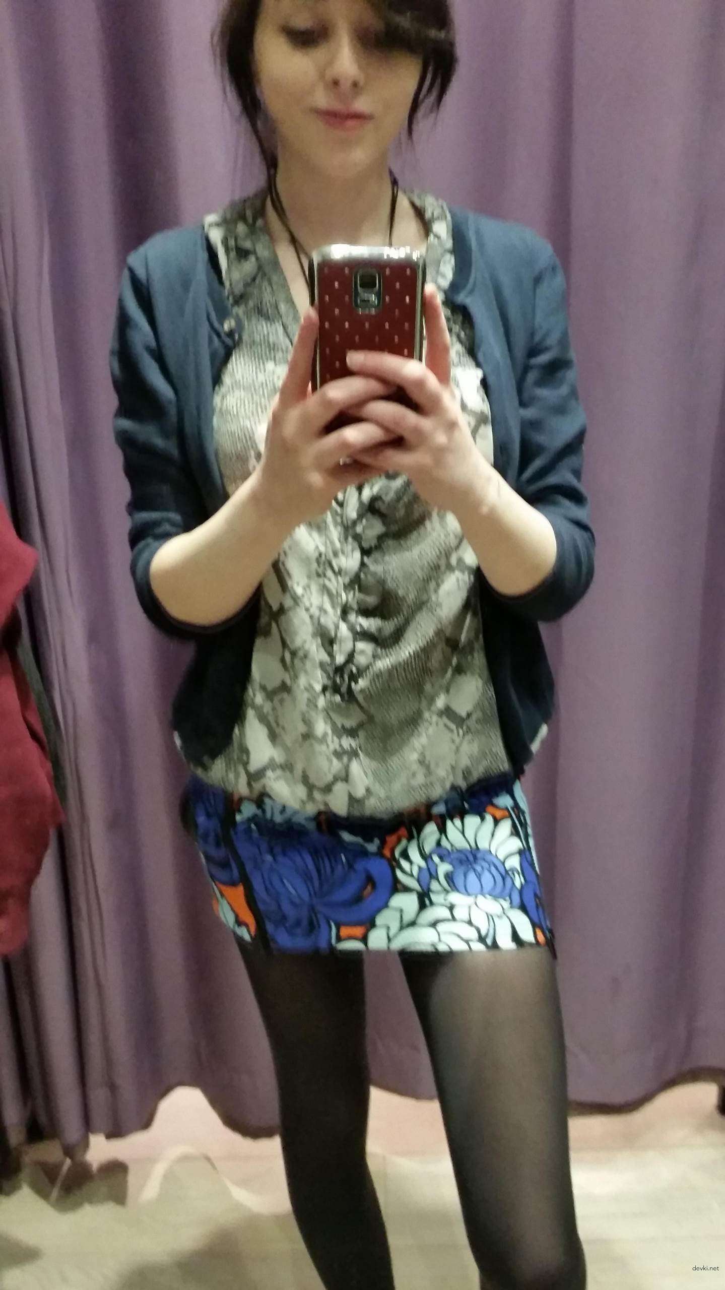 Sexy Amateur Babe Deepthroats Boyfriend's Cock in Explicit Blowjob Photo