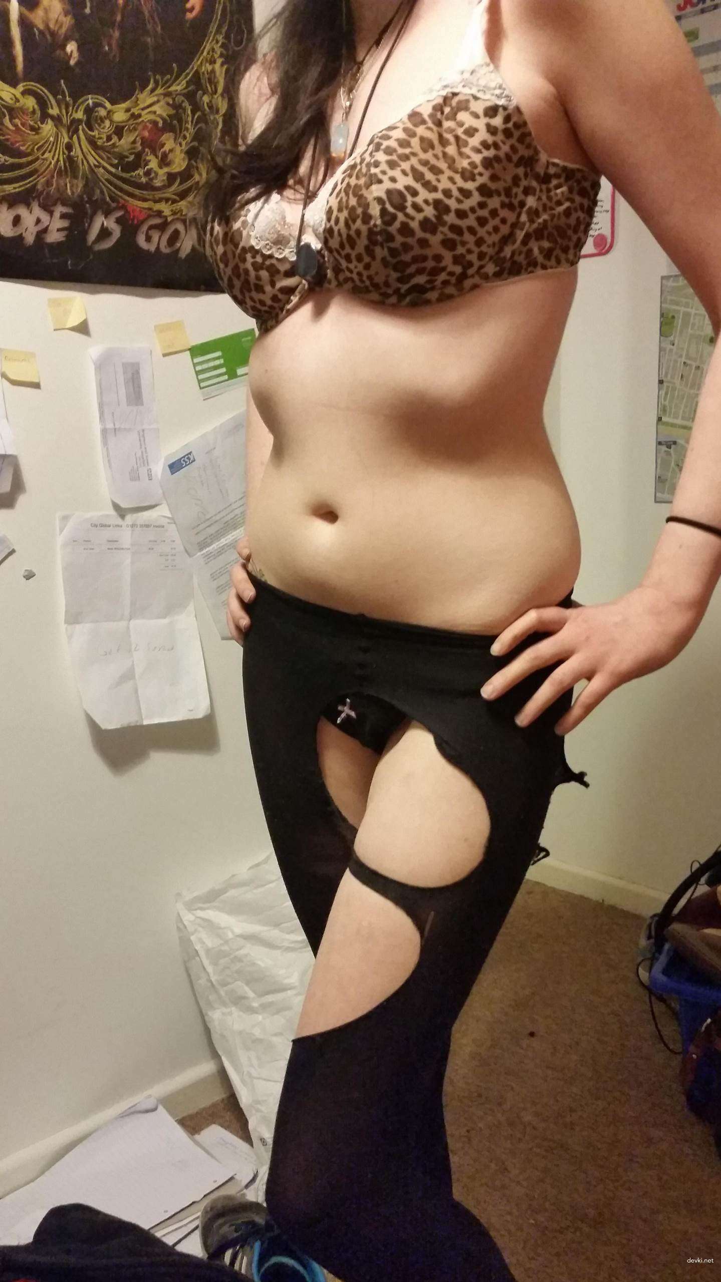 Sexy Amateur Babe Deepthroats Boyfriend's Cock in Explicit Blowjob Photo