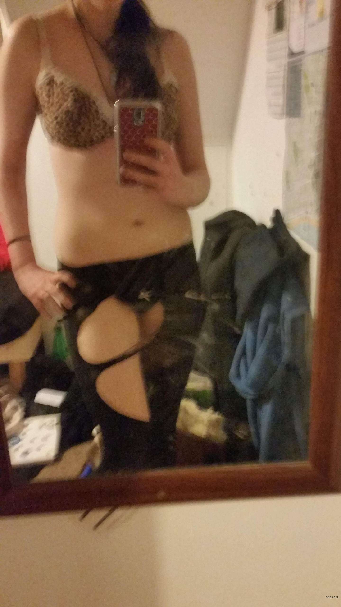 Sexy Amateur Babe Deepthroats Boyfriend's Cock in Explicit Blowjob Photo